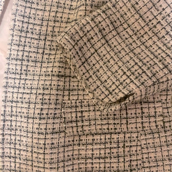 Anne Klein pink tweed suit jacket, size 12. - Picture 3 of 3